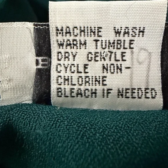 Bryan Womens Blouse Size 12 Dark Green Long Sleeve Pleated V Neck - Picture 8 of 8